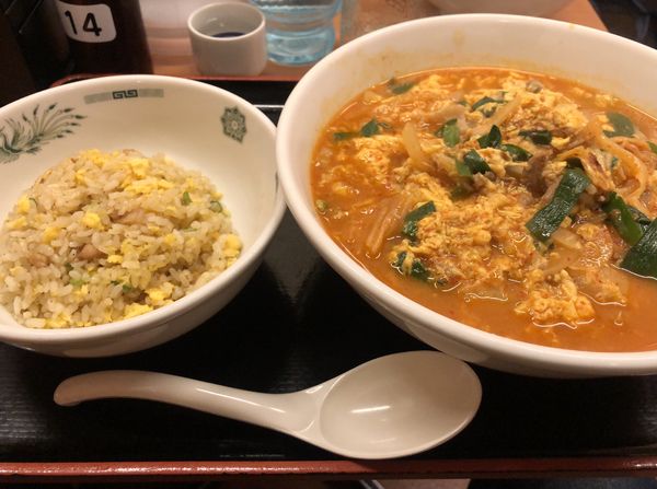 「チゲ味噌らーめんの半チャーハンセット(930円)」@日高屋 西新井西口店の写真