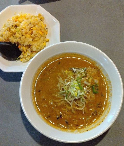 「四川麺＋ニンニクチャーハン 770円」@リトルチャイナの写真