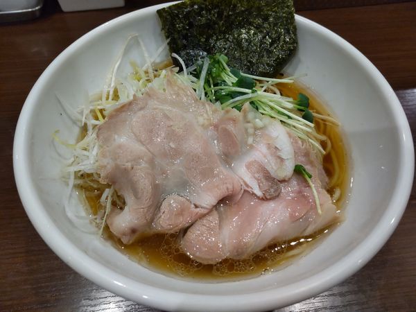「淡麗煮干し醤油そば＋白髪ネギ」@自家製麺 まかないへきるの写真