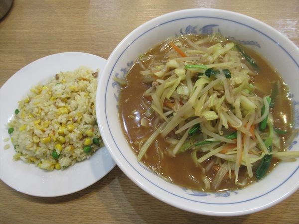 「みそラーメン（770円）＋小チャーハン（110円）」@縁来亭の写真