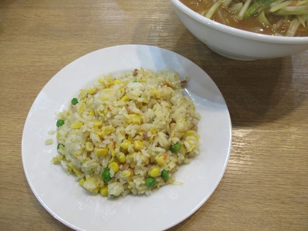 「みそラーメン（770円）＋小チャーハン（110円）」@縁来亭の写真