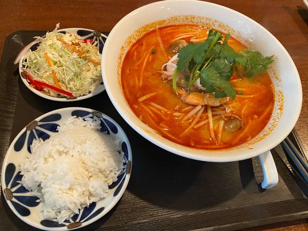 「トムヤムラーメンセット1,000円」@本格タイ料理バル プアン 三軒茶屋本店の写真
