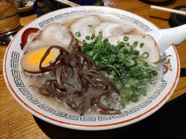 「特製ラーメン」@博多ラーメン でぶちゃん 高田馬場本店の写真