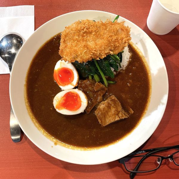 「揚げ卵とほうれん草のカレー+手仕込みヒレカツ(辛口変更)」@弐番亭の写真