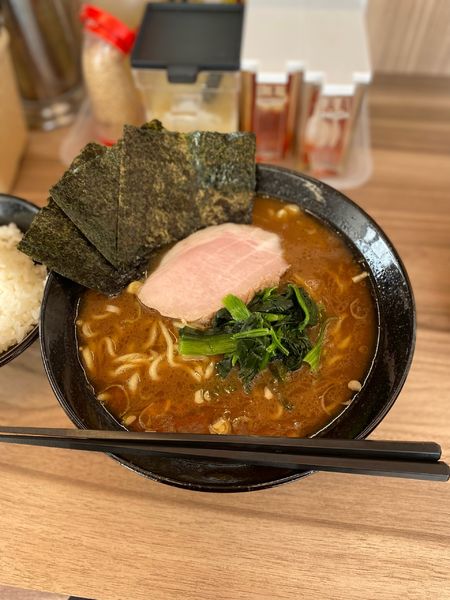 「ラーメン中盛脂多め」@七代目武道家の写真
