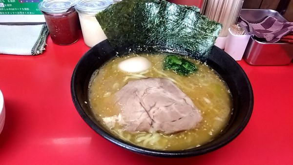 「らーめん（７２０円）＋味玉（１００円）」@横浜家系  一二三家の写真