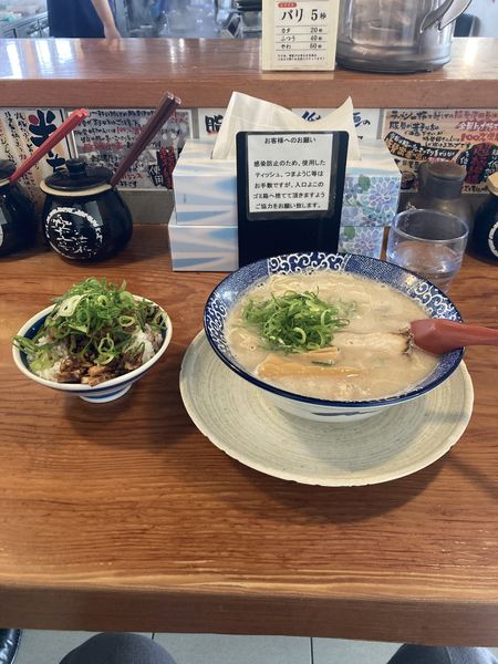 「豚骨ラーメン760円　ミニチャーシュー丼200円」@博多ラーメン鶴亀堂 鶴ヶ島店の写真