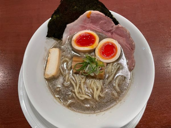 「濃醇煮干し蕎麦(味玉入り)_¥950」@酒肴場 屯の写真