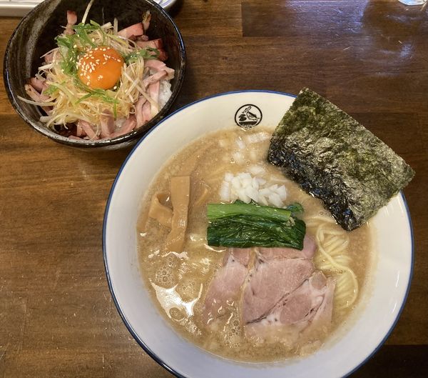 「ラーメンショップ風ラーメン+月見ネギチャーシュー丼」@CLAM＆BONITO貝節麺RAIKの写真