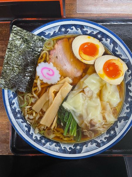 「ワンタンメン　煮玉子」@手打ちラーメン 英の写真