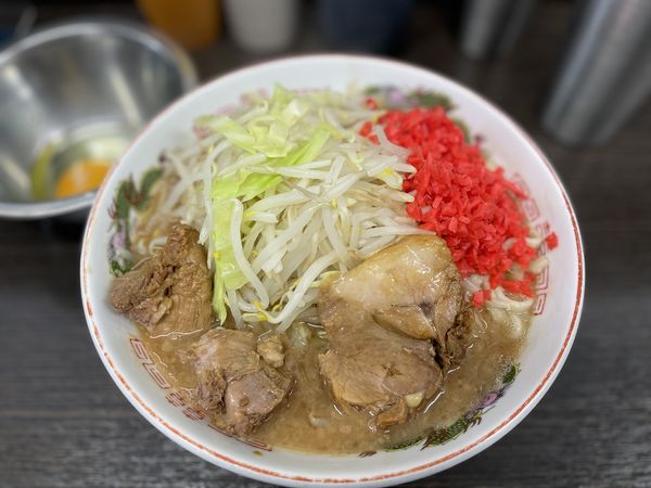 「ラーメン ¥850 紅生姜 ¥50 生卵 ¥50」@ラーメン二郎 川越店の写真