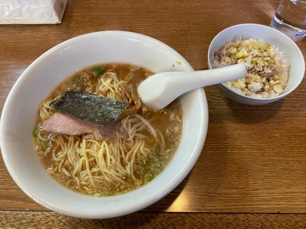 「醤油ラーメン＋チャーシューライス　600円＋250円」@周作の写真