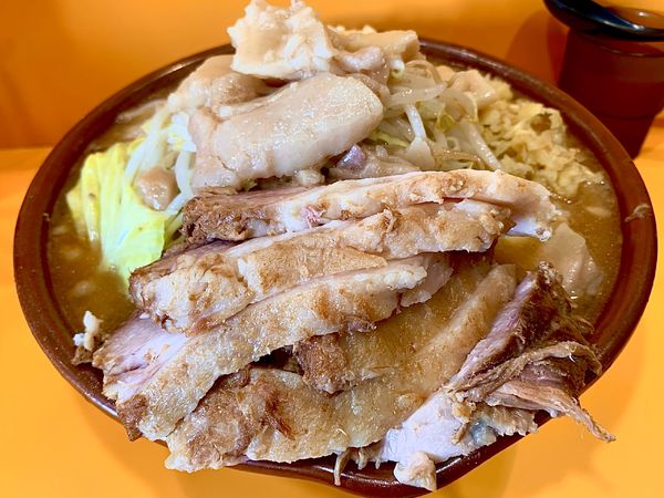 「大豚 麺増し600g ニンニクマシマシアブラマシマシヤサイスクナ」@ラーメン二郎 八王子野猿街道店2の写真