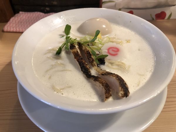 「貝だし鶏白湯、味玉」@クラム&チキンヌードル クラチキの写真