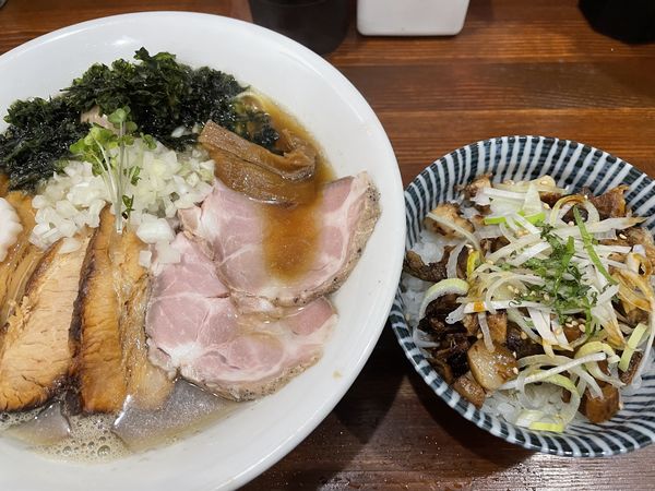 「特製煮干中華蕎麦＋チャーシュー丼」@中華蕎麦 萌芽の写真