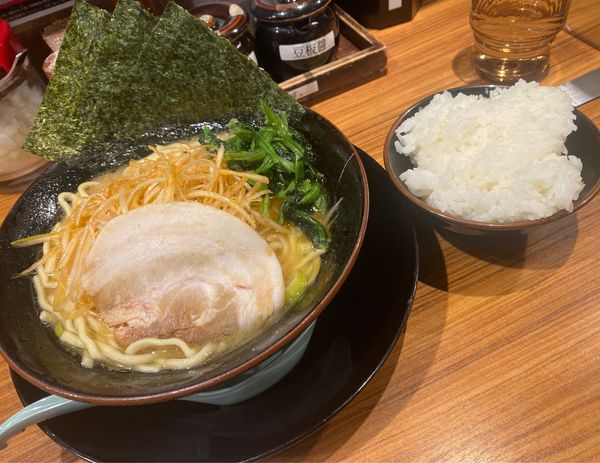 「ネギラーメン🍜🥢」@横浜家系ラーメン 壱角家 新橋店の写真