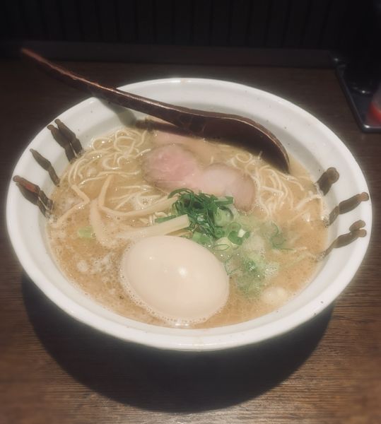 「博多らぁめん（バリカタ￥780）＋味玉（￥120）」@麺処 むささんじんの写真