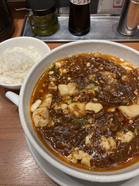 「麻婆麺、普辛、サービスライス」@SHIBIRE NOODLES 蝋燭屋 表参道ヒルズ店の写真