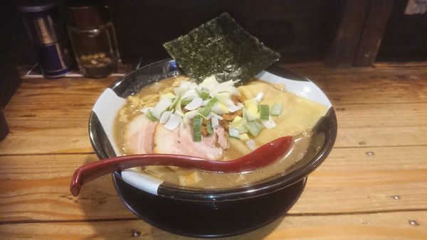 「すごい煮干しそば」@すごい煮干ラーメン凪 新宿ゴールデン街店 本館の写真