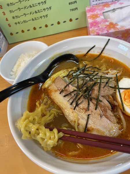 「炙りチャーシューカレーラーメン(大盛)」@魔女のカレーの写真