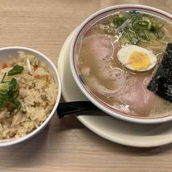 淡口豚骨ラーメン＋かしわ飯