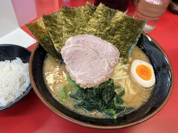 「特選ラーメン中」@横浜ラーメン 山本家の写真