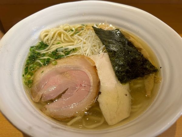 「鶏蛤そば（塩）950円」@鶏’s麺処  諭吉の写真