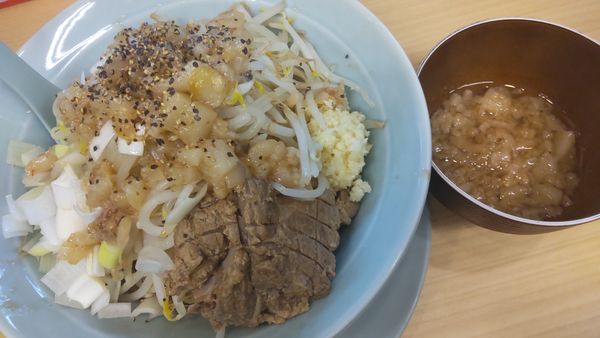 「ミニ汁なし800円野菜アブラまし、ニンニクふつう」@麺屋 顎で喰らえの写真