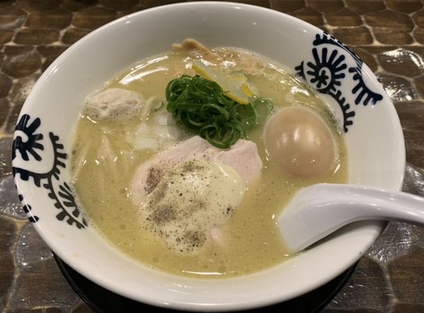 「特級純鶏そば1300円」@特級鶏蕎麦 龍介の写真