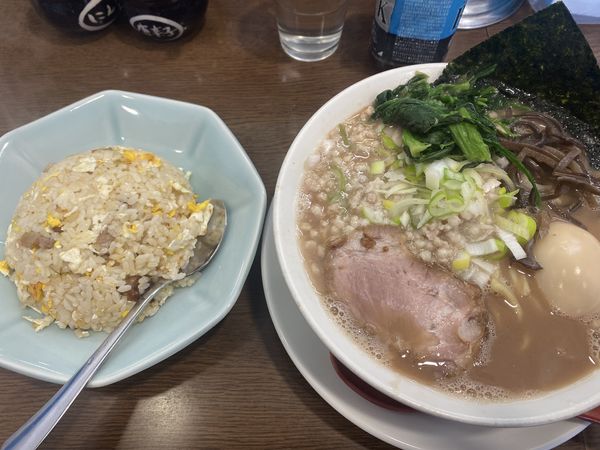 「ラーメン　味玉　チャーハン」@うまいヨ ゆうちゃんラーメンの写真