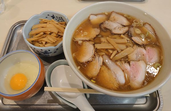 「チャーシューメン+生玉子+メンマ(麺少なめ、1600円)」@永福町大勝軒の写真