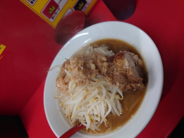 「ミニラーメン（800）麺75g 生卵（50）」@立川マシマシ 長岡店の写真