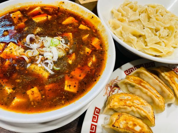 「麻婆豆腐麵 830円 大盛 120円 餃子 250円」@元祖打卤麺 香辣居 8号店の写真