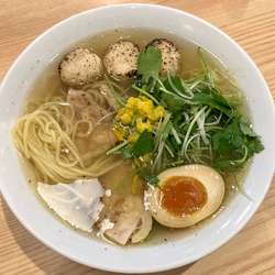 ゆずと三つ葉の炙り鶏そば935円