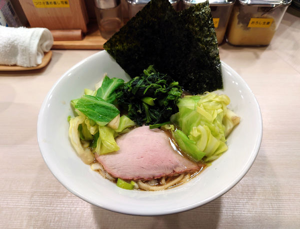 「限定 宮元家流家系ラーメン(塩)+青菜+キャベツ×2」@煮干しつけ麺 宮元の写真