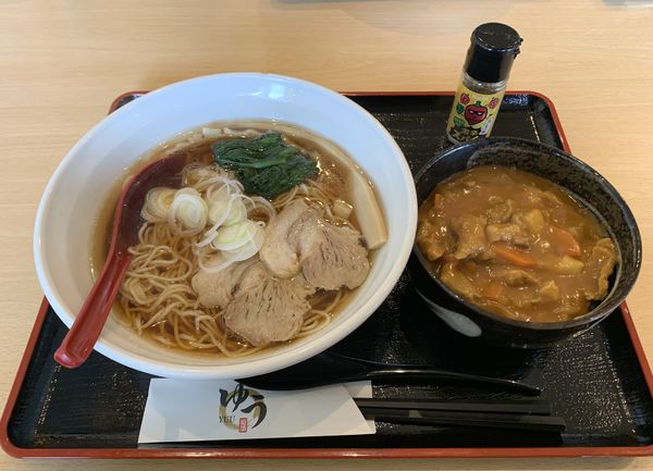 「しょうゆラーメン820円＋お茶碗カレー440円」@麺酒 ゆうの写真