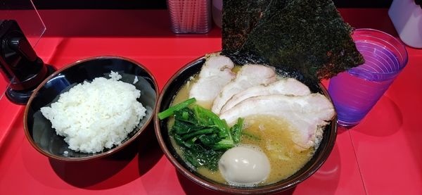 「チャーシューメン（並）+味玉、ライス」@横浜ラーメン 真砂家の写真