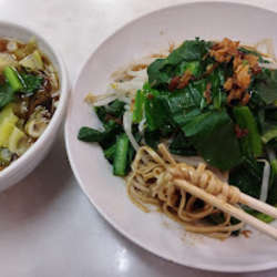 ランチ 麻醤麺とわんたん？スープ(1050)