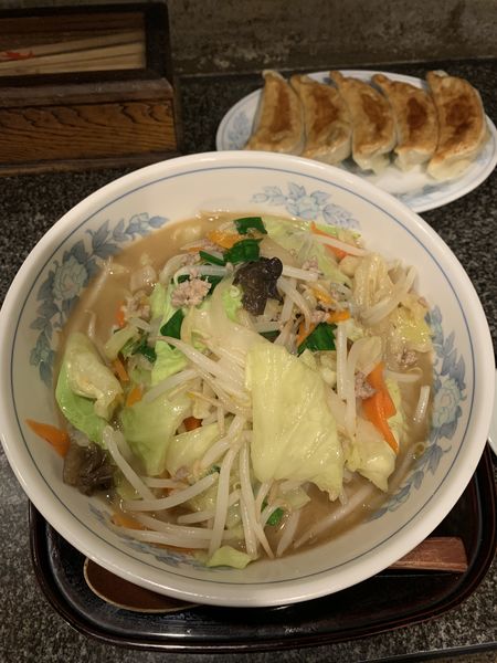 「くろねこタンメン+焼き餃子5個 1500円」@中華料理 永楽の写真