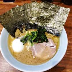 ラーメン中盛+海苔+ゆで卵+半ライス（1120円）