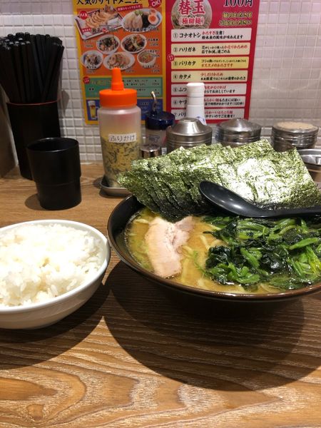 「ラーメン　のり　ほうれん草　1000円」@横浜家系ラーメン 銀家 川崎銀柳街店の写真