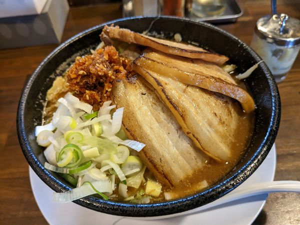 「ピリ辛がっつり味噌ラーメン 豚バラチャーシュー」@濃厚つけ麺 茜堂の写真