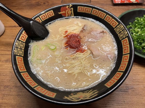 「天然とんこつラーメン」@一蘭 新橋店の写真