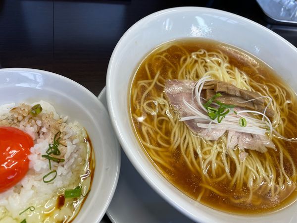 「醤油そば（850円）＋たまごかけごはん（300円）」@中華そば 裏慶の写真