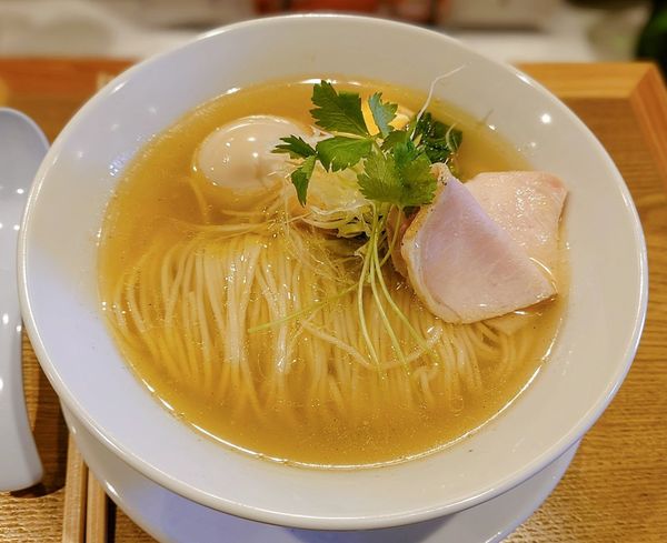 「味玉トリュフ塩そば」@Ramen Tamanahaの写真