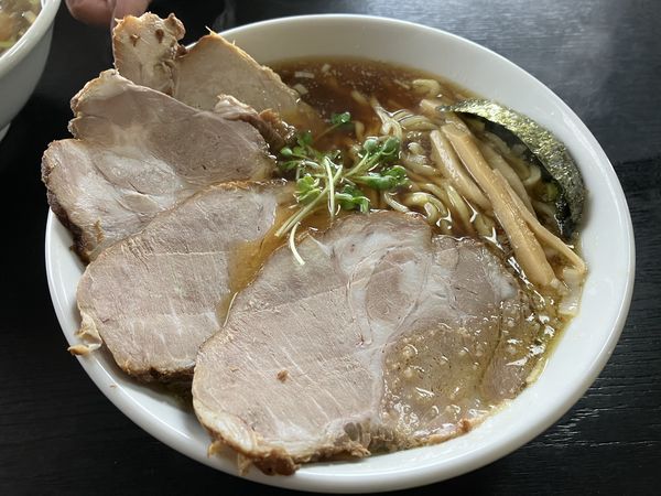 「黒しょうゆラーメン(大盛・チャーシュートッピング)」@ラーメン厨房 大の写真