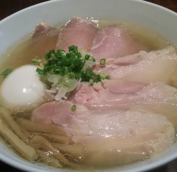 「しお全部のせ」@町田汁場 しおらーめん進化 町田駅前店の写真