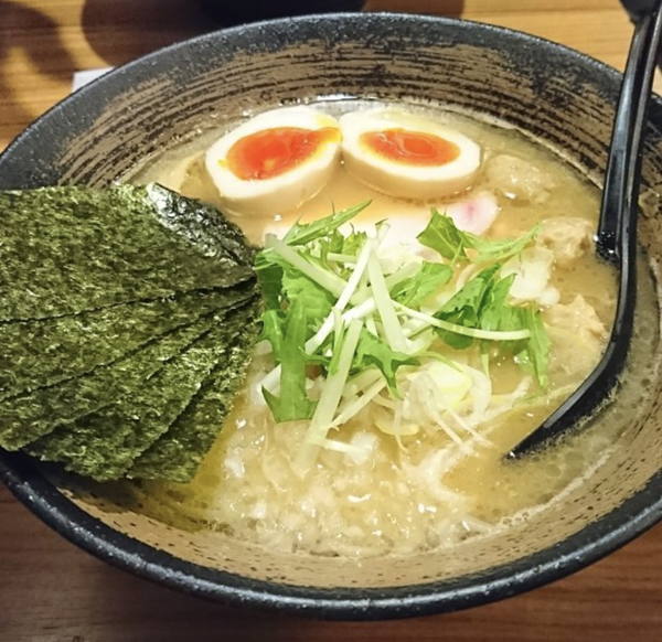 「濃厚鶏骨醤油そば」@濃厚鶏そば 麺屋武一 新橋本店の写真