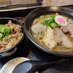 超濃厚煮干しラーメン＋黒毛和牛肉めし（ハーフ）