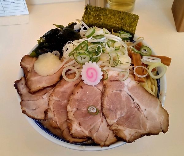「二丁目豚出汁生姜ラーメン　チャーシュー　大盛り」@自家製麺 二丁目ラーメンの写真